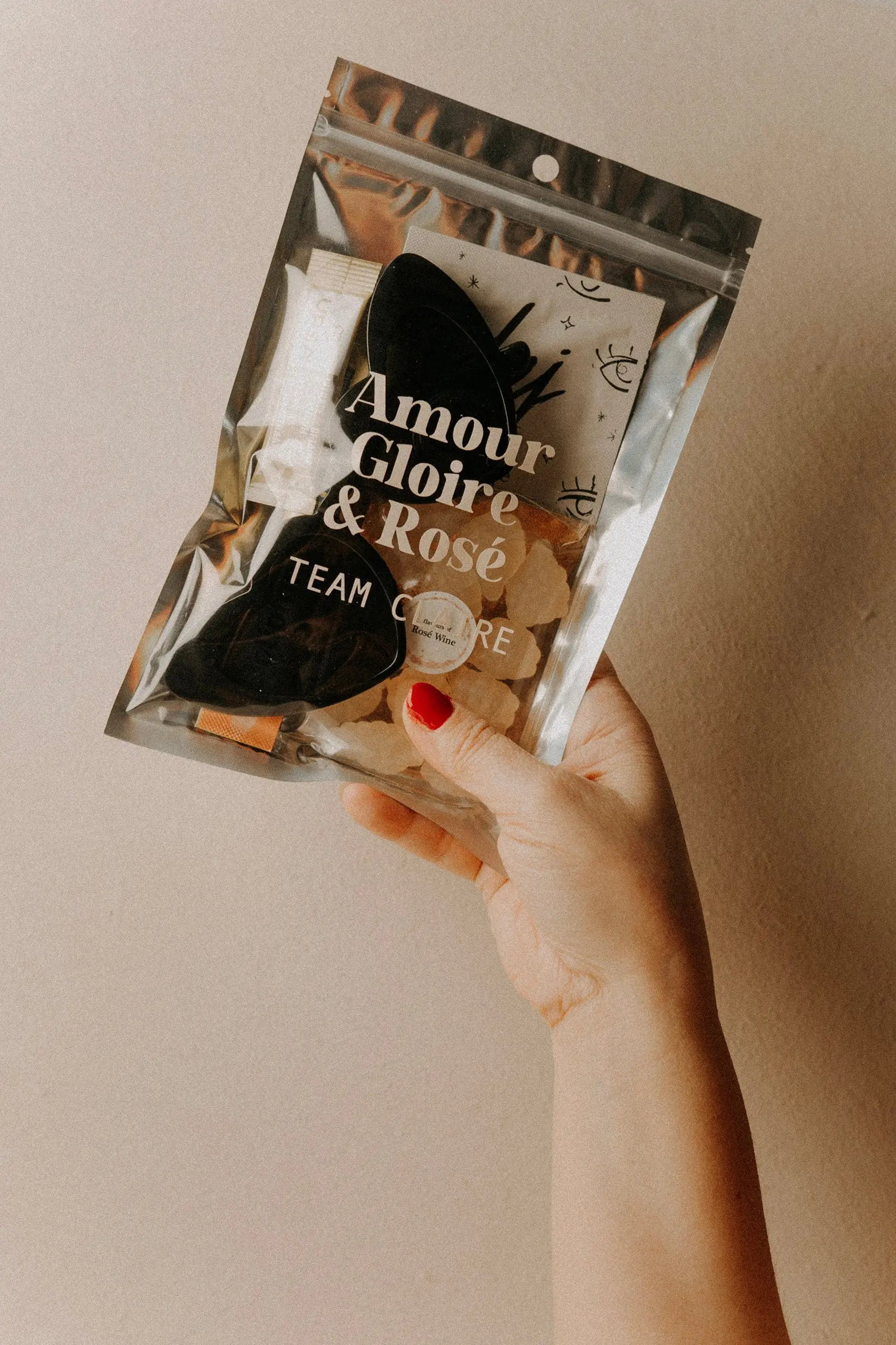 Pochette EVJF mariage “Amour Gloire & Rosé” – Rituel festif pour un week-end entre amies Pomy