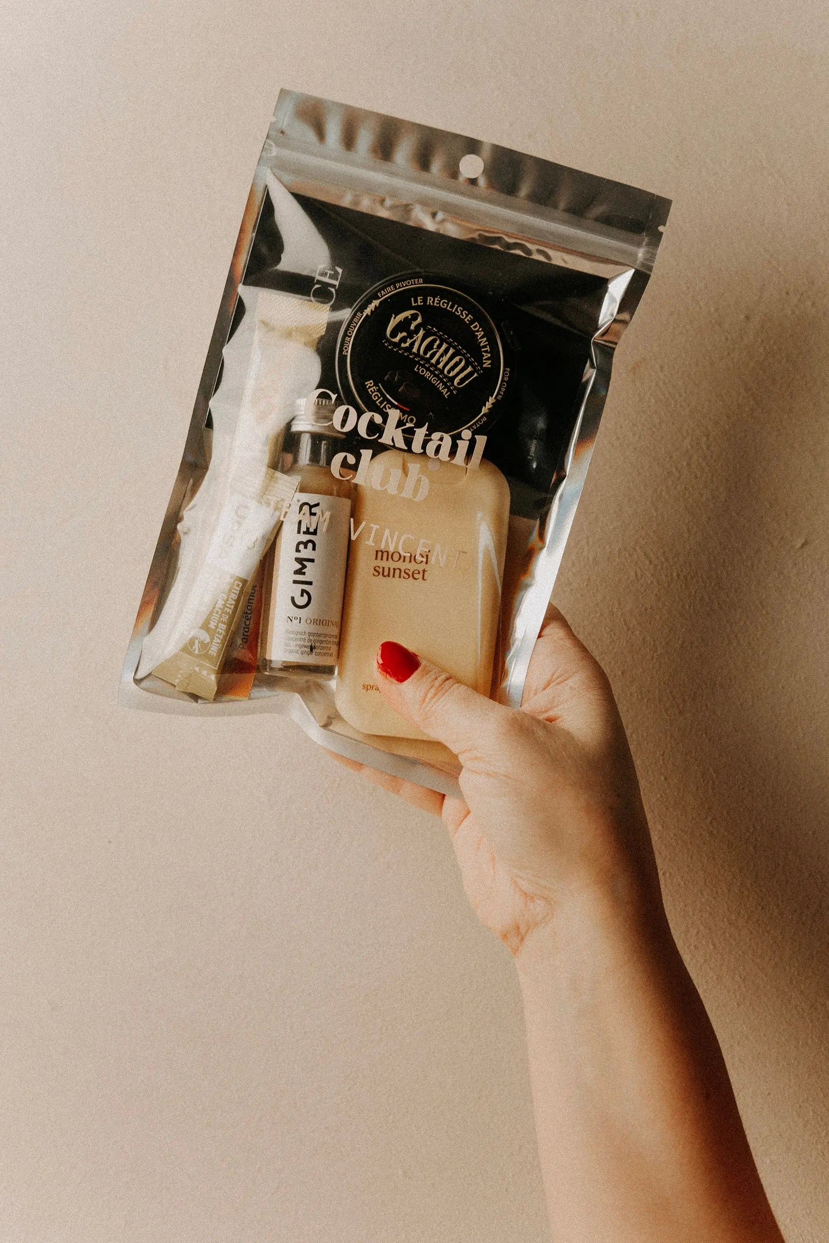 Pochette EVG personnalisée – Kit essentiel pour un week-end entre amis Pomy